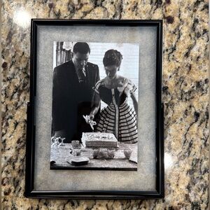 Set of 2 Picture frames. Size 6x8. Picture shown inside is 4x6.